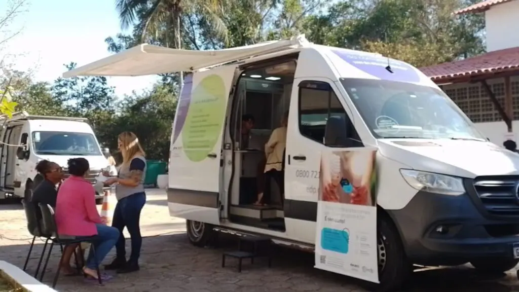 Van da EDP oferece diversos serviços em diferentes bairros da Grande Vitória