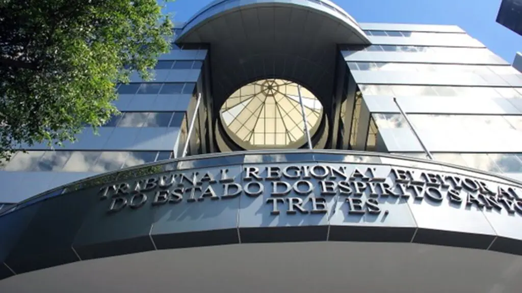 TRE mantém multa de 150 mil para Weverson, Fred e Vidigal por show na praça de Feu Rosa