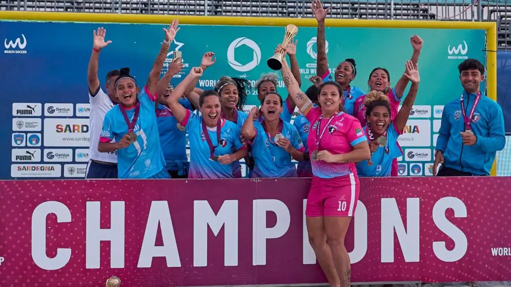 Time capixaba faz história e conquista seu 1° título mundial feminino de beach soccer na Itália São Pedro campeão mundial feminino de Beach Soccer