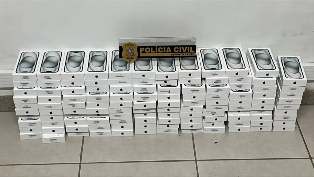 Funcionário de empresa é preso em flagrante após furtar R$ 600 mil em celulares na Serra Funcionário de empresa é preso em flagrante após furtar R$ 600 mil em celulares na Serra