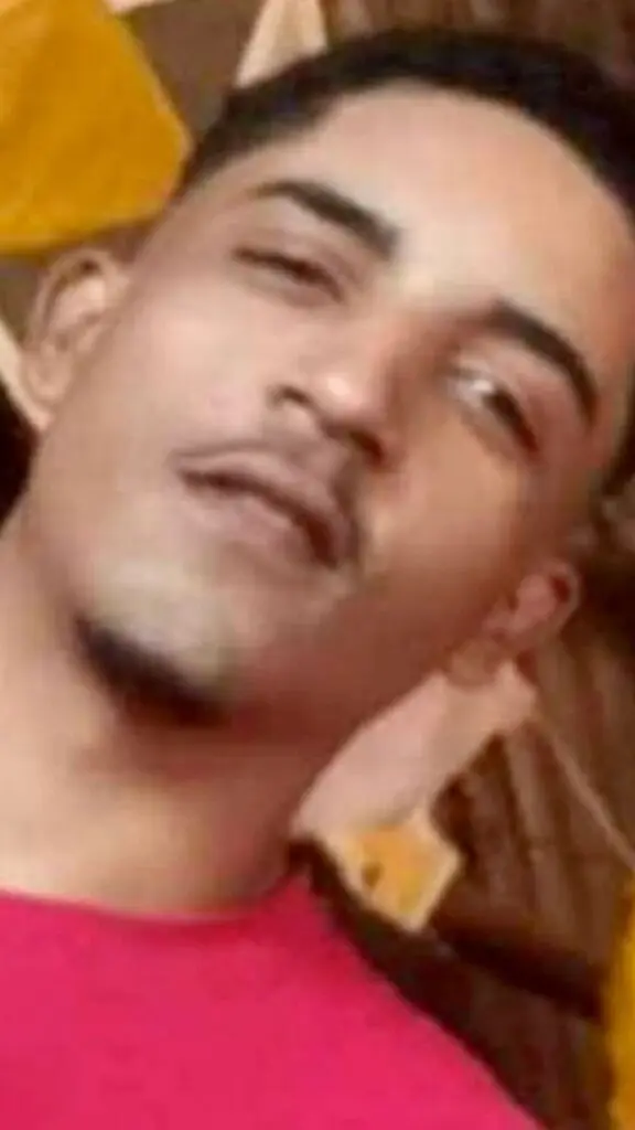 Imagem de um homem morto a tiros (Victor Hugo Gomes Rodrigues, 20 anos).