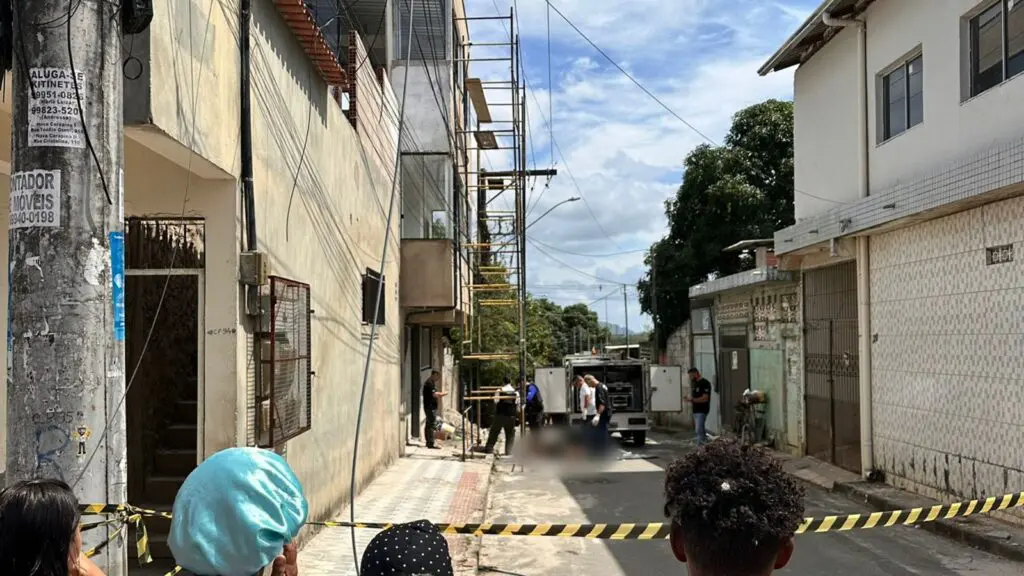 Pintor morre após ser eletrocutado e cair de andaime durante obra na Serra