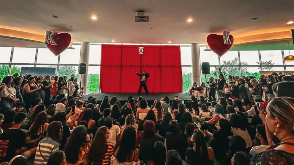Balada K-Pop promete agitar o Shopping Mestre Álvaro no fim de semana; confira a programação