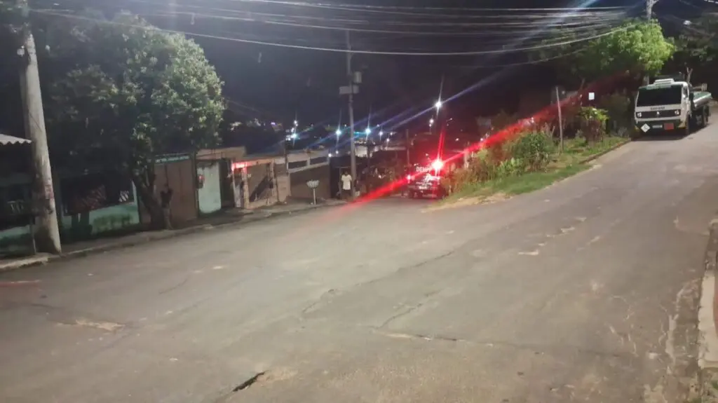 Ataque a tiros deixa irmãos baleados dentro da própria casa na Serra