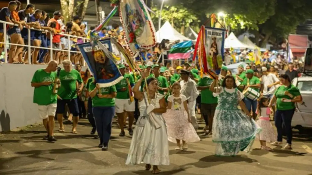 Festas centenárias de São Benedito e São Sebastião prometem animar Fundão Festas centenárias de São Benedito e São Sebastião prometem animar Fundão.