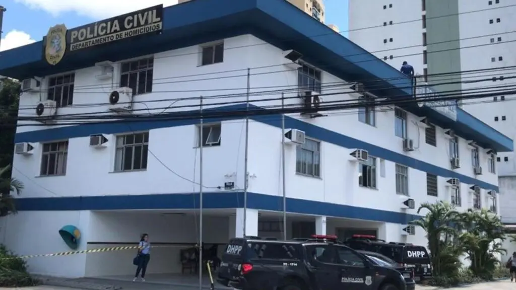 Festa de família termina com menina de 10 anos baleada por primo na Serra Brincadeira de crianças termina com menina de 10 anos baleada por arma de pressão na Serra