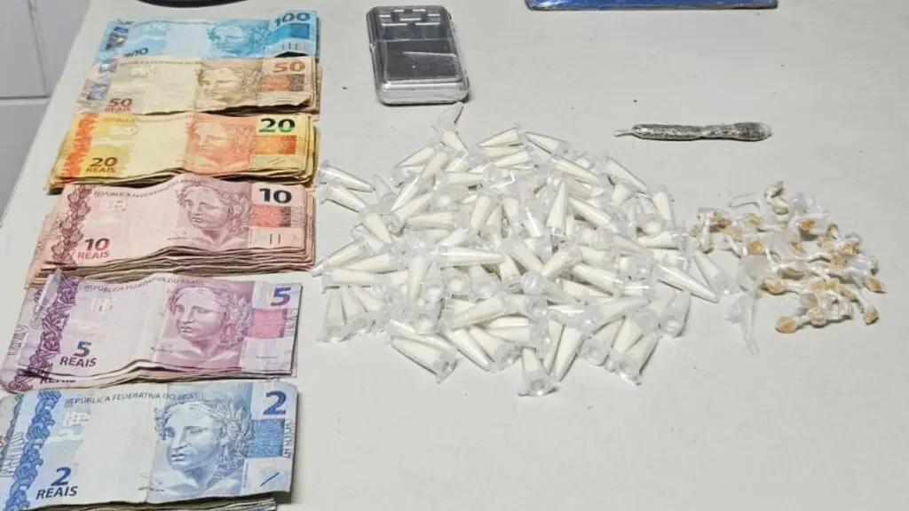 Irmãos são detidos acusados de gerenciar o tráfico de drogas na Serra