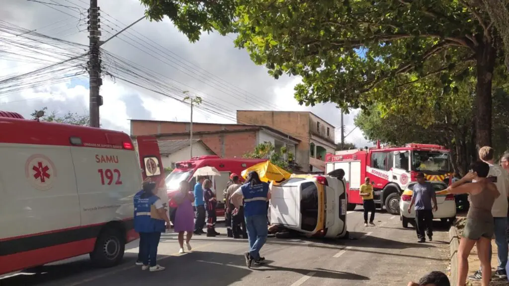 Aluno se desespera e capota veículo durante teste de auto escola na Serra