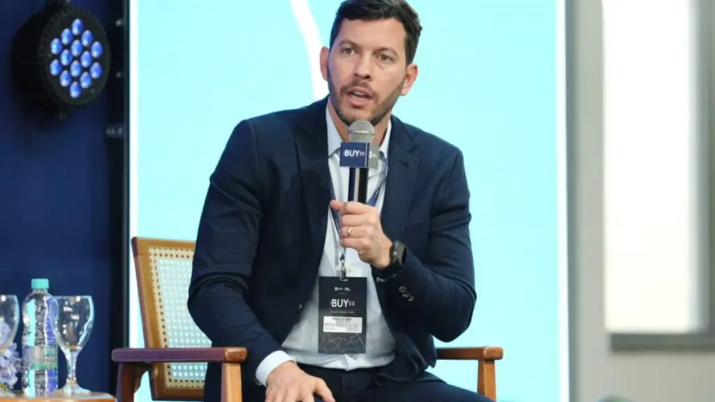 Prefeito Arnaldinho anuncia abono de 1 mil reais para servidores de Vila Velha