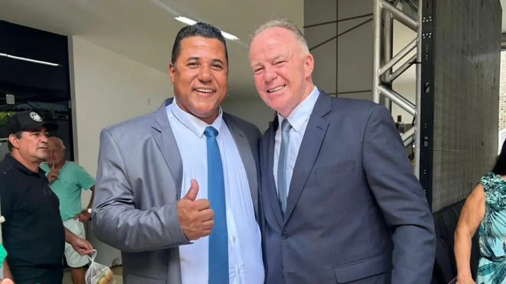 Vereador Paulinho do Churrasquinho (PDT) ao lado do governador Renato Casagrande (PSB) - Foto: Divulgação