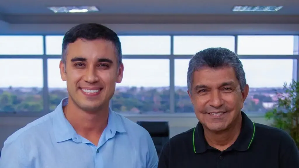 Weverson Meireles ao lado de Sérgio Vidigal, ambos do PDT.