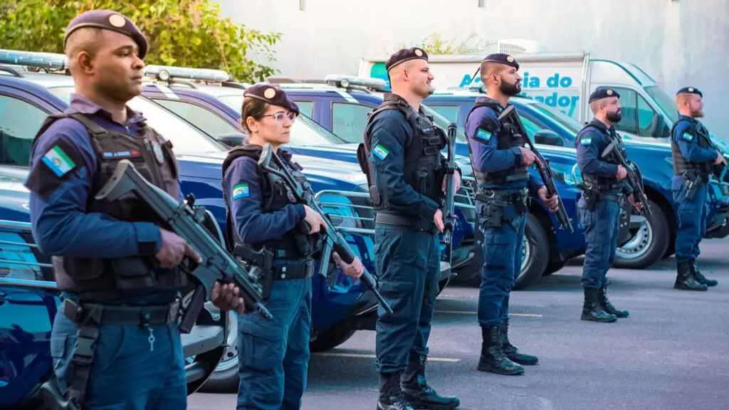 Secretaria estuda instalação de câmeras nas fardas dos agentes da Guarda da Serra Nova lei aprovada determinará que agentes da Guarda da Serra utilizem câmeras corporais durante as escalas