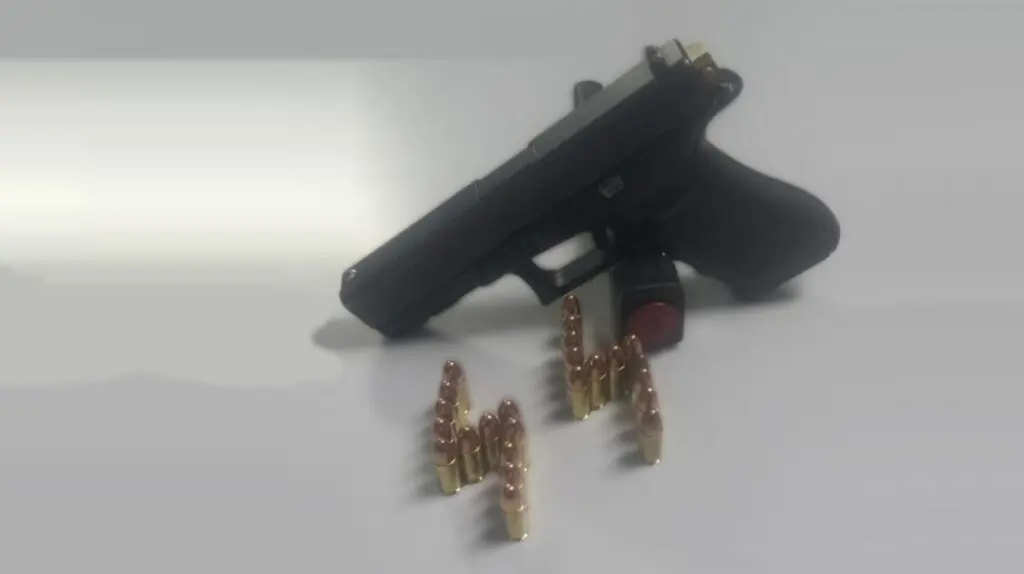 Polícia Militar apreende arma de fogo em “forró” após denúncias anônimas na Serra Polícia Militar invade forró após denúncias anônimas e apreende arma de fogo na Serra.