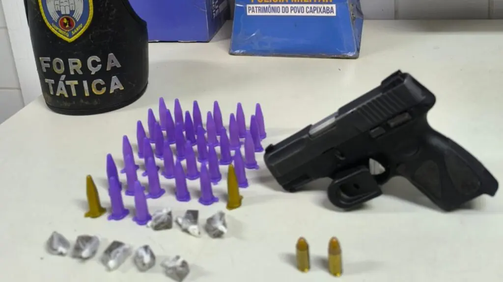 Homem foge e abandona arma e drogas durante patrulhamento em Serra