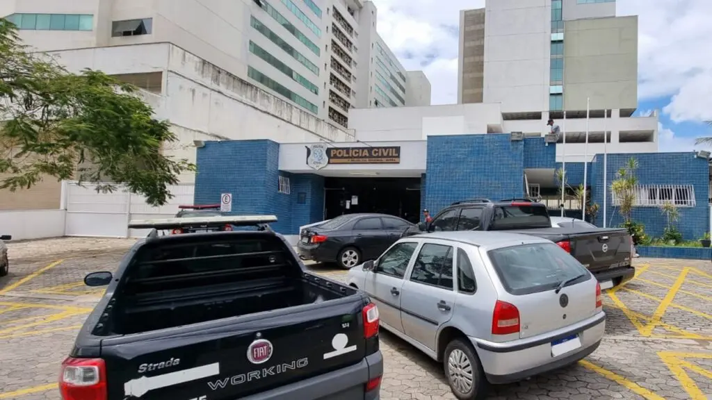 Polícia Civil captura casal em flagrante por furto de fios próximo à delegacia na Serra