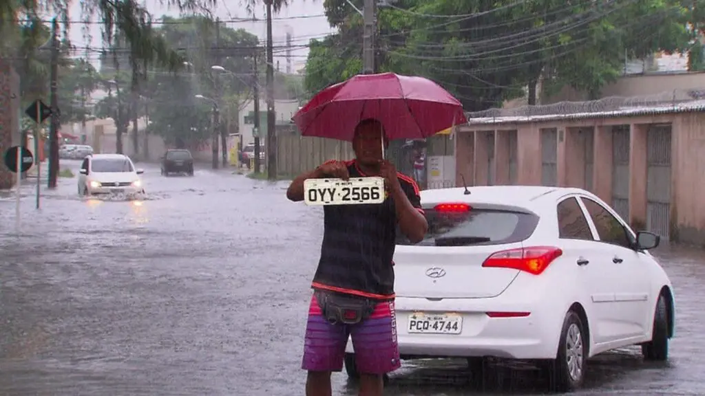 Perdeu a placa do veículo durante alagamentos? Veja como solicitar uma nova no Detran