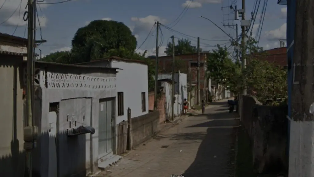 Rua Paulo Silva, no bairro José de Anchieta II, onde a idosa faleceu durante um incêndio em sua casa.