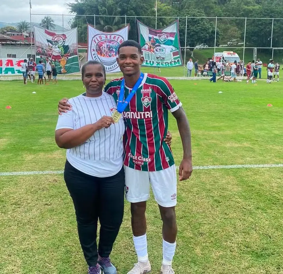 João Victor Loiola ao lado de sua mãe Renilda - Foto: Arquivo pessoal