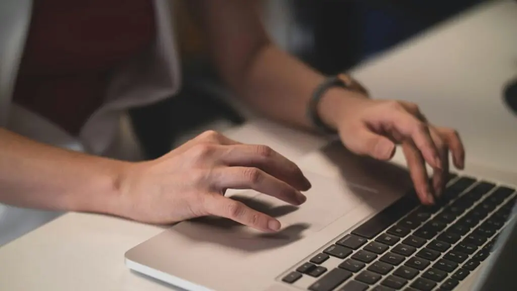 Qualificar ES abre inscrições para 20 mil vagas gratuitas em cursos online Qualificar ES está com inscrições abertas para cursos profissionalizantes online e totalmente gratuitos.