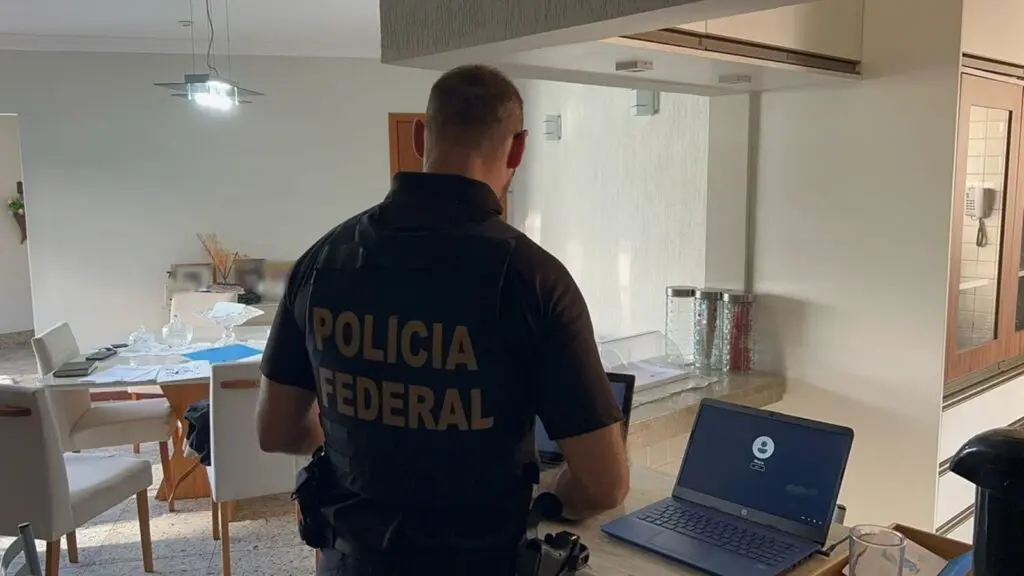 Polícia Federal investiga desvio de verba da saúde no ES e cumpre mandados contra empresários e servidor público