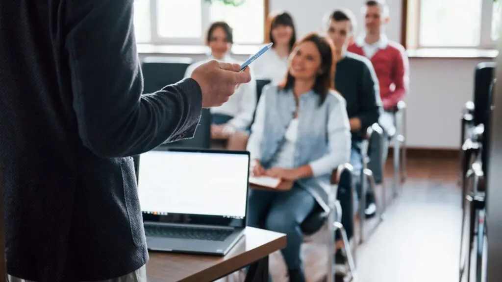 ADERES oferece 600 vagas para cursos profissionalizantes de empreendedorismo no ES 600 vagas abertas para cursos gratuitos oferecidos pela Aderes