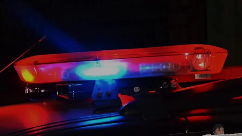 PM arrocha suspeitos e motorista abandona ocupantes dentro de carro roubado na Serra