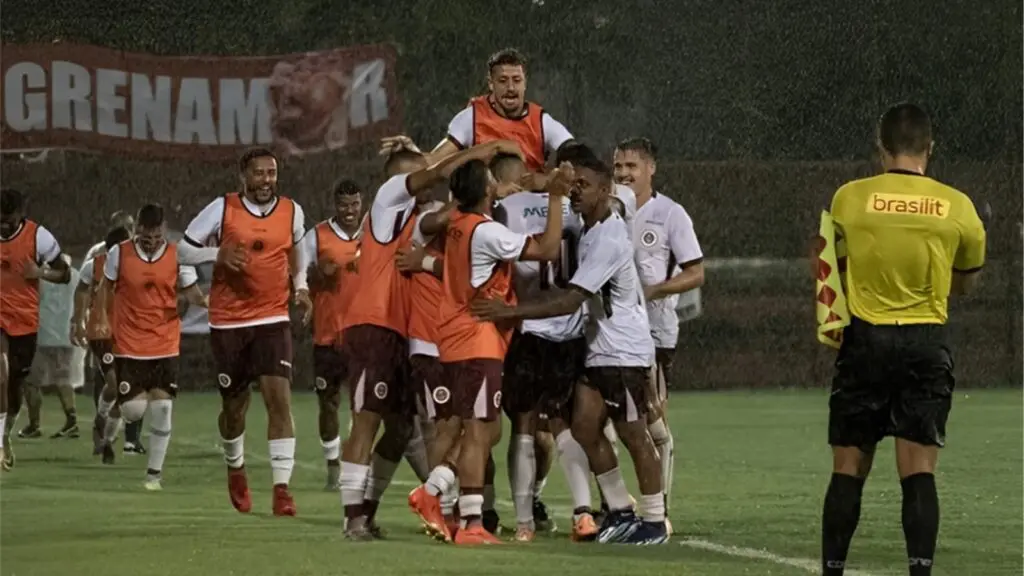 Desportiva confirma favoritismo e goleia Vilavelhense pelas semifinais do Capixaba