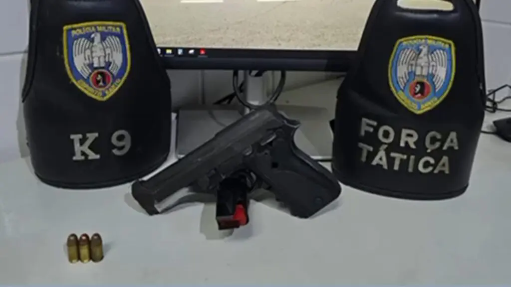 Suspeito armado com pistola morre após confronto com a Força Tática na Serra Arma apreendida pelas equipes da Polícia Militar com o suspeito no bairro Jardim Carapina, na Serra