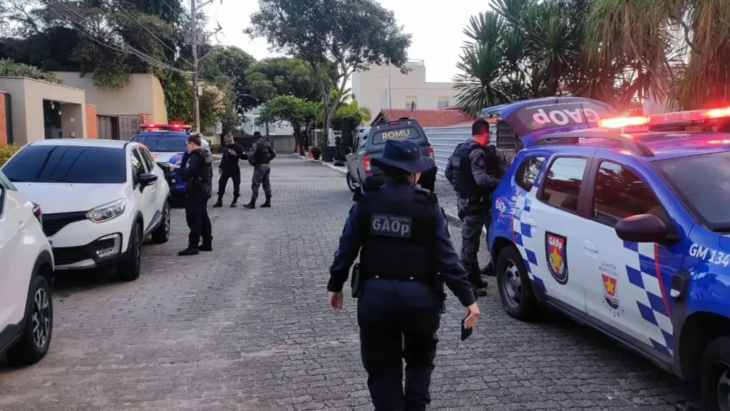 Motorista de aplicativo sequestrada na Serra finge passar mal e é liberada por assaltantes
