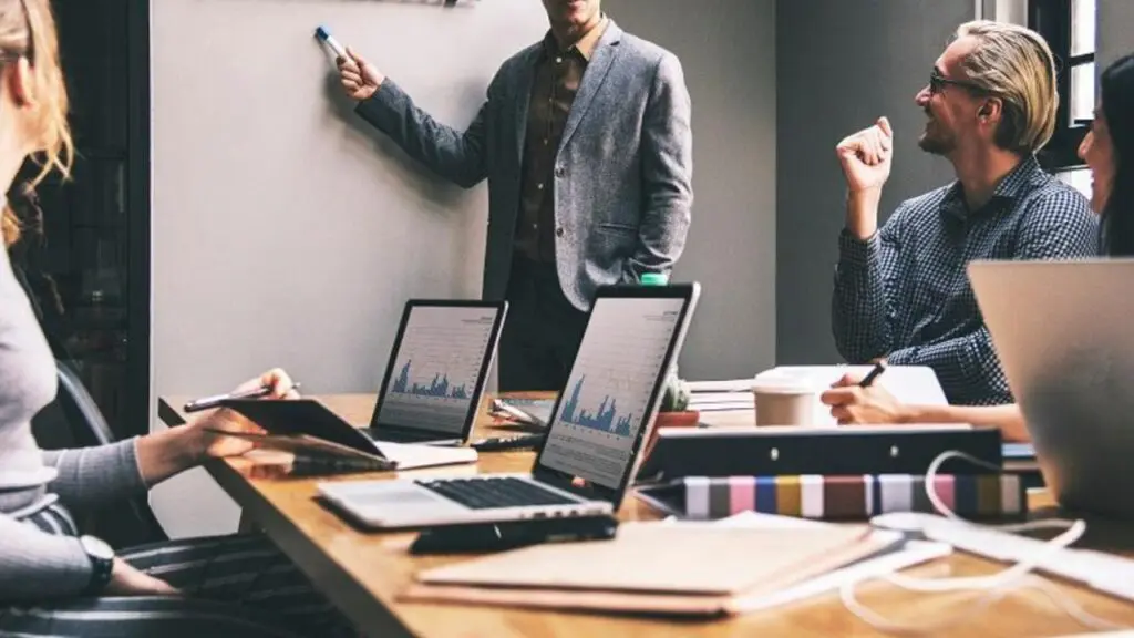 Prefeitura e SEBRAE abrem inscrições para cursos gratuitos voltados a empreendedores da Serra Prefeitura da Serra e SEBRAE abrem inscrições para cursos gratuitos voltados a empreendedores da cidade.