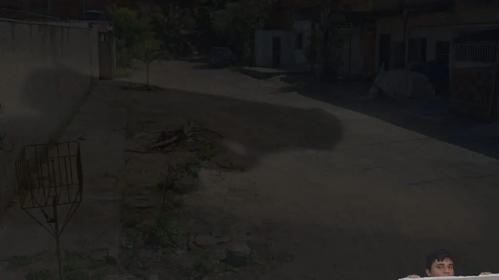 Imagem da rua onde aconteceu o crime com edição do SN.