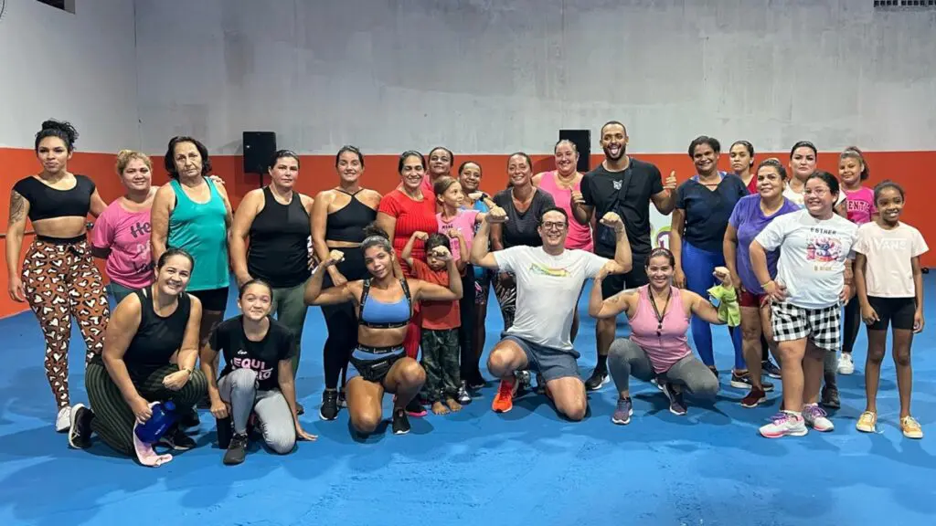 Projeto Social leva esporte e educação a moradores de Serra Dourada; veja como se inscrever Moradores participam de aula gratuita de zumba oferecida pelo Projeto CASA na região de Serra Dourada