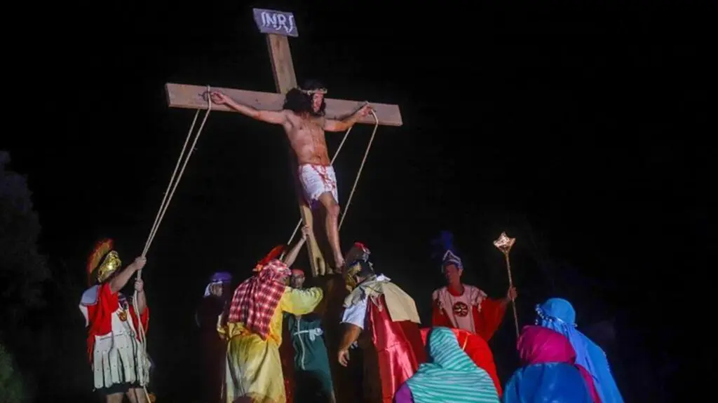 Encenação da vida e paixão de cristo promete reunir multidão em Vista da Serra I neste sábado