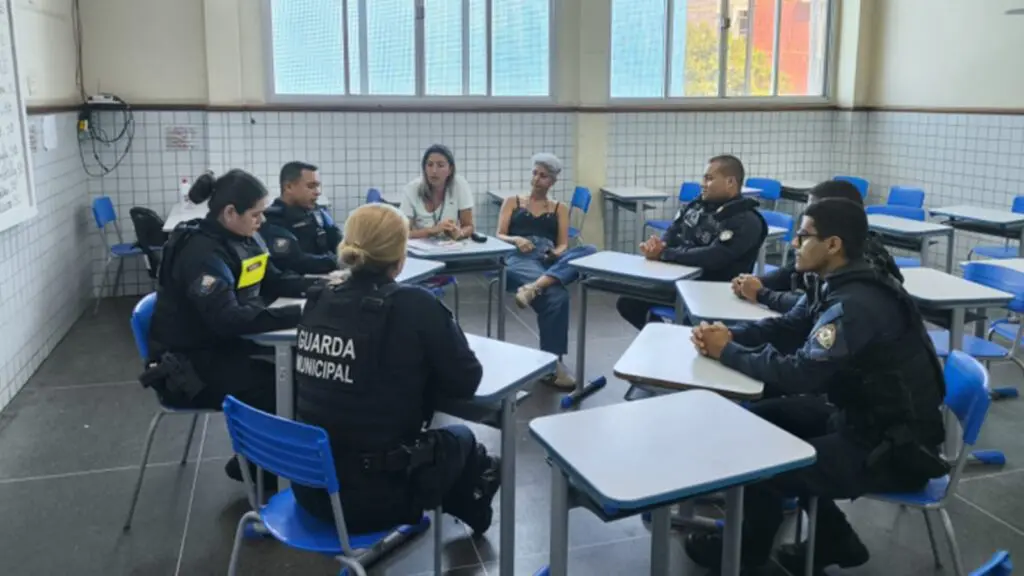 Guarda Municipal de Vitória capacita equipe da Serra para atuação no programa Guarda Escolar Guarda Municipal de Vitória capacita equipe da Serra para atuação no programa Guarda Escolar