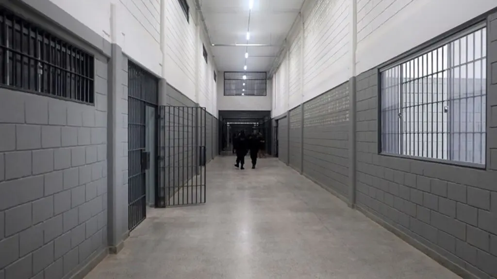 Quase 2 mil presos de saidinha no ES neste fim de semana do Dia das Mães Detentos do ES terão saída temporária no Dia das Mães