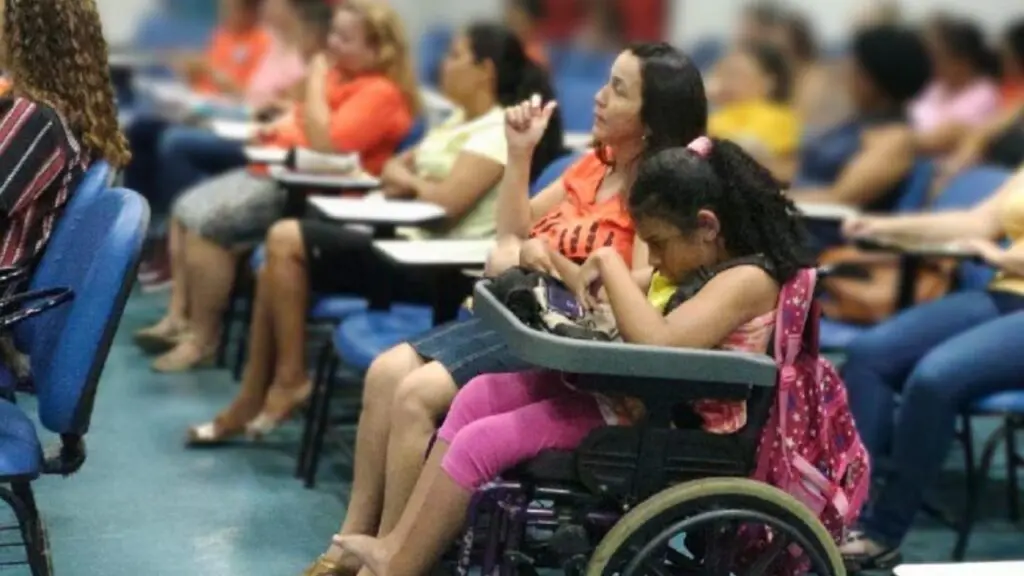 Serra abre seleção para cuidadores escolares