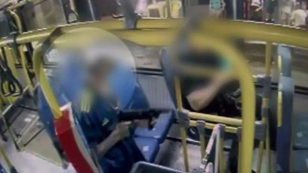 Suspeito de participar do assalto que baleou uma passageira é preso na Serra Polícia prende suspeito de latrocínio em ônibus na Serra