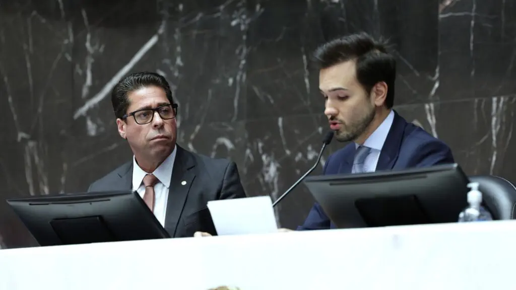 ALES recebe homenagem na Assembleia de Minas Gerais pelos seus 190 anos de existência