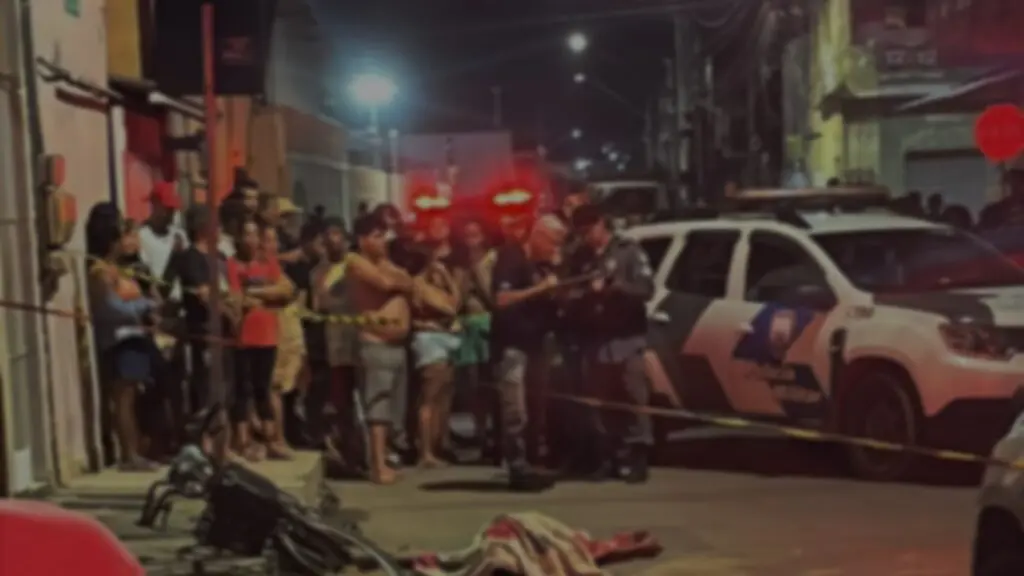 Homem é executado com 14 tiros enquanto andava de bicicleta em Jacaraípe O cenário do homicídio ficou repleto de curiosos, mesmo após a área ter sido isolada por policiais na rua São Paulo, no bairro Das Laranjeiras, em Jacaraípe, na Serra.