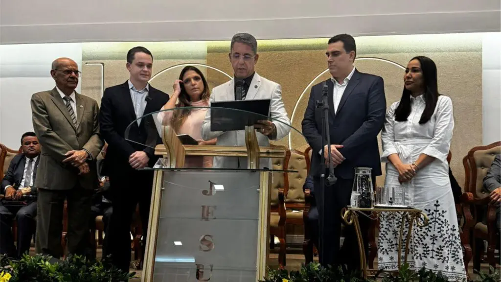 Lorenzo Pazolini e Erick Musso participam do centenário da Assembleia de Deus no ES Lorenzo Pazolini e Erick Musso celebram centenário da Assembleia de Deus no ES