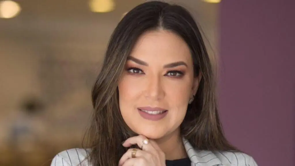 Show de Aline Brasil encerra Corpus Christi com emoção na Serra