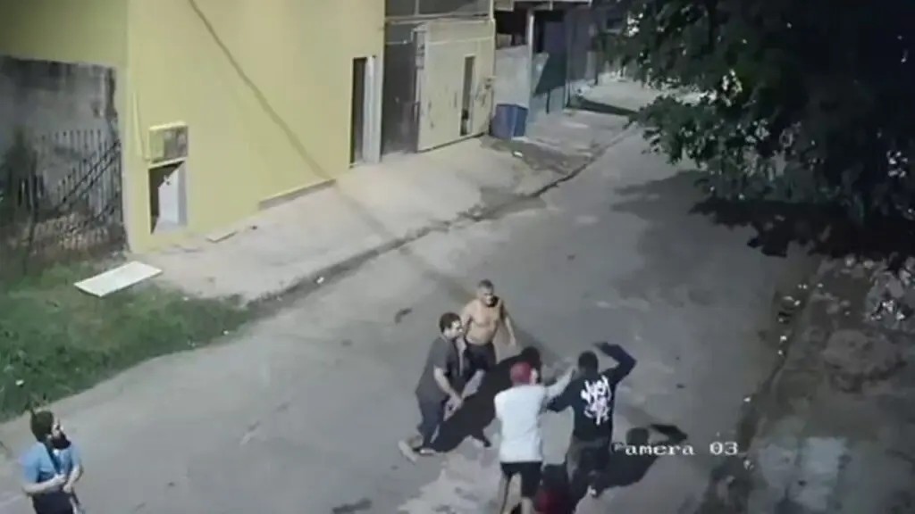 Vídeo: sujeito é agredido por moradores após ser acusado de tentar furtar obra na Serra Homem invade fábrica de sorvetes e é agredido na Serra