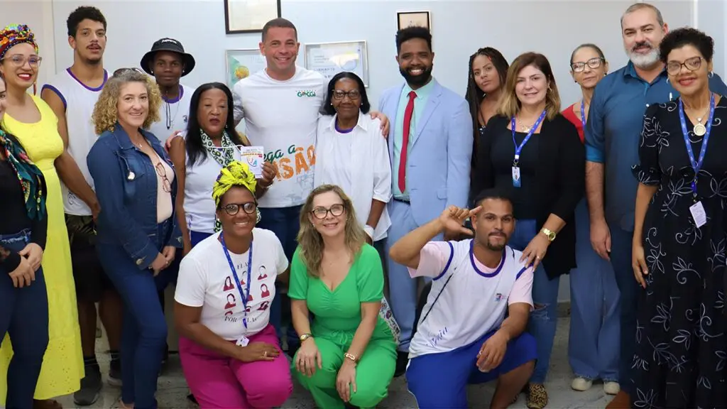Alunos do EJA visitam Câmara de Vitória e entregam relatório de demandas de Gurigica Alunos do EJA visitam Câmara Municipal de Vitória e entregam relatório de demandas de Gurigica