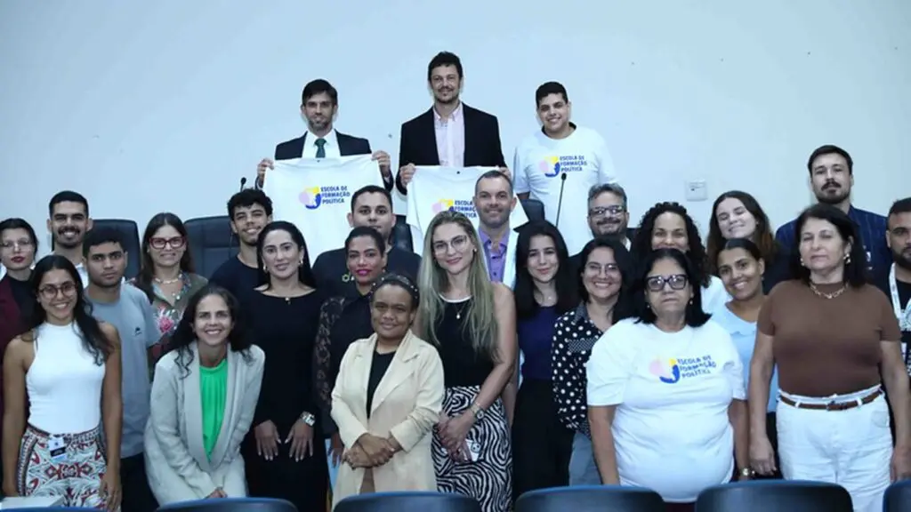 Independência dos poderes é tema destaque em Curso de Formação Política para Jovens da ALES Independência dos poderes é tema destaque em Curso de Formação Política para Jovens da ALES