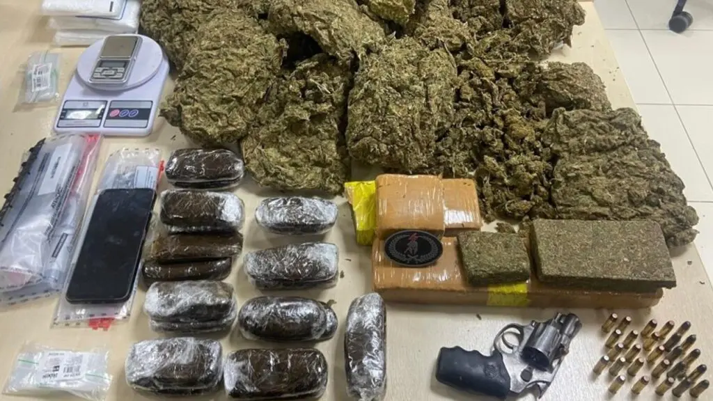 Operação da PF desarticula tráfico em condomínio na Serra