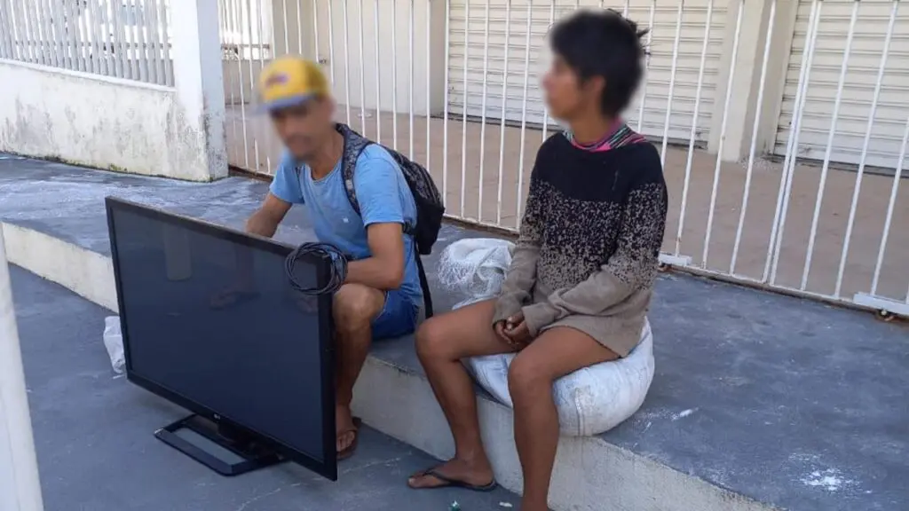 Casal é detido após furto em residência na Serra