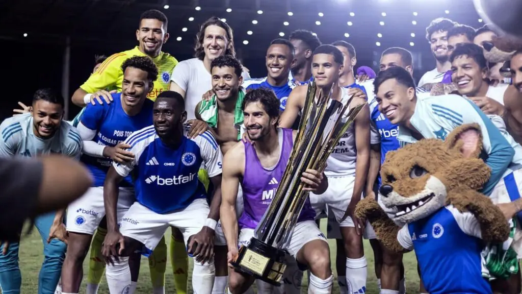 Cruzeiro vence Banfield e se despede da Vitória Cup no estádio Kleber Andrade Cruzeiro vence Banfield na última partida da Vitória Cup no estádio Kleber Andrade