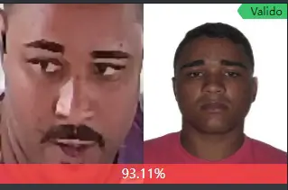 Imagem da tela do programa de reconhecimento facial da polícia. Duas fotos do mesmo homem, Thiago de Souza Amanço, de 35 anos, preso por homicídio.