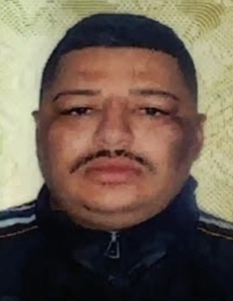Imagem de um homem procurado por homicídio