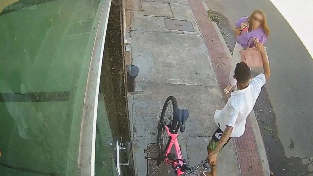 Mulher tem bicicleta roubada na Serra